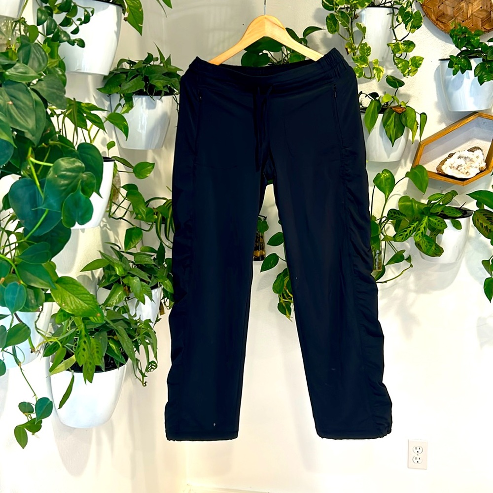 Athleta sz 8 insulated joggers